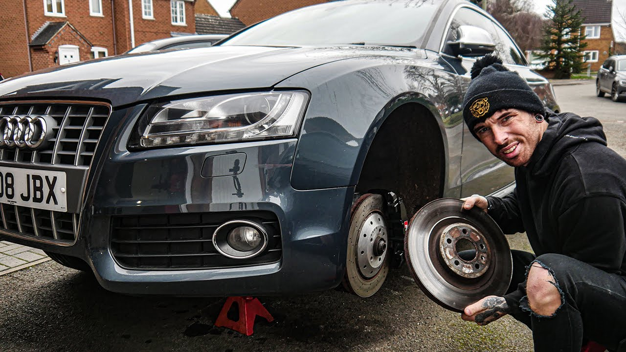 Audi S5 V8 — damaged